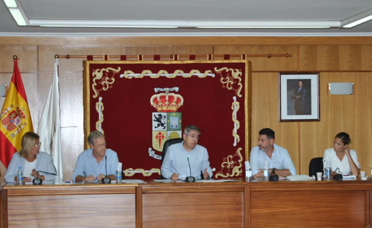 Imagen difundida por el Ayuntamiento de San Bartolomé tras "encaminar" el pleno la legalización de Lomo las Cuatro Matas y Lomo los Azules. / AH