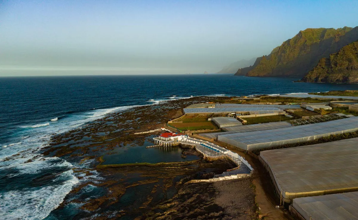 Imágenes aéreas del Club Charco de la Arena, en Punta del Hidalgo (La Laguna)./ CEDIDA