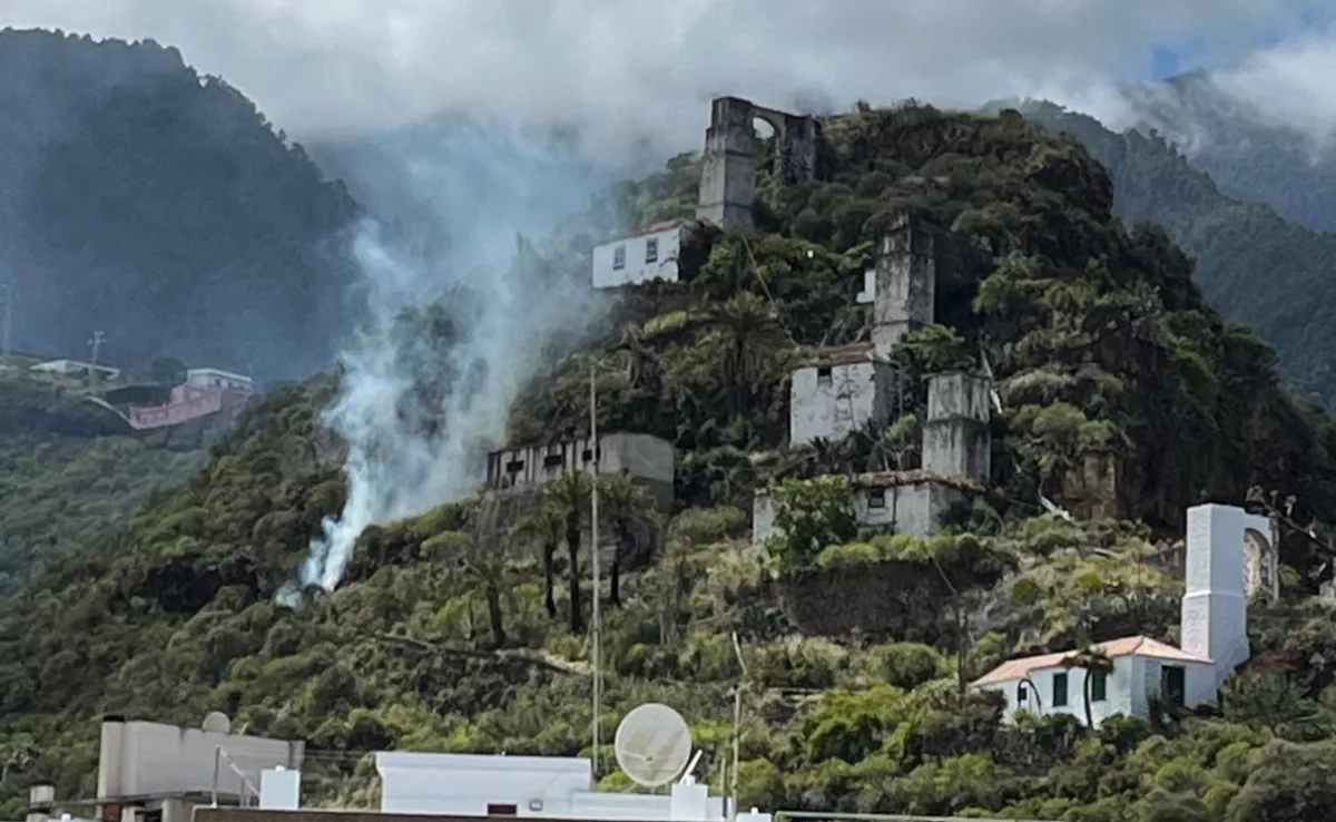 Incendio declarado en Molinos de Bellido, en Santa Cruz de La Palma . / 112 CANARIAS