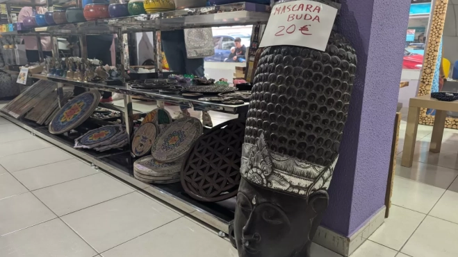 Uno de los artículos rebajados en Nur, la tienda que echa el cierre en Tomás Morales. / AH
