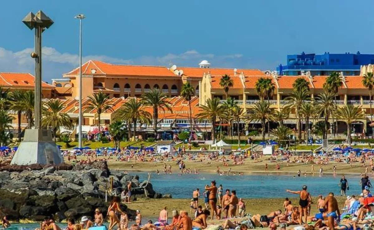 Imagen de una zona de Los Cristianos, Tenerife / CANVA
