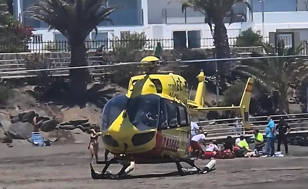 Imagen del helicóptero asistiendo al afectado por ahogamiento / AH