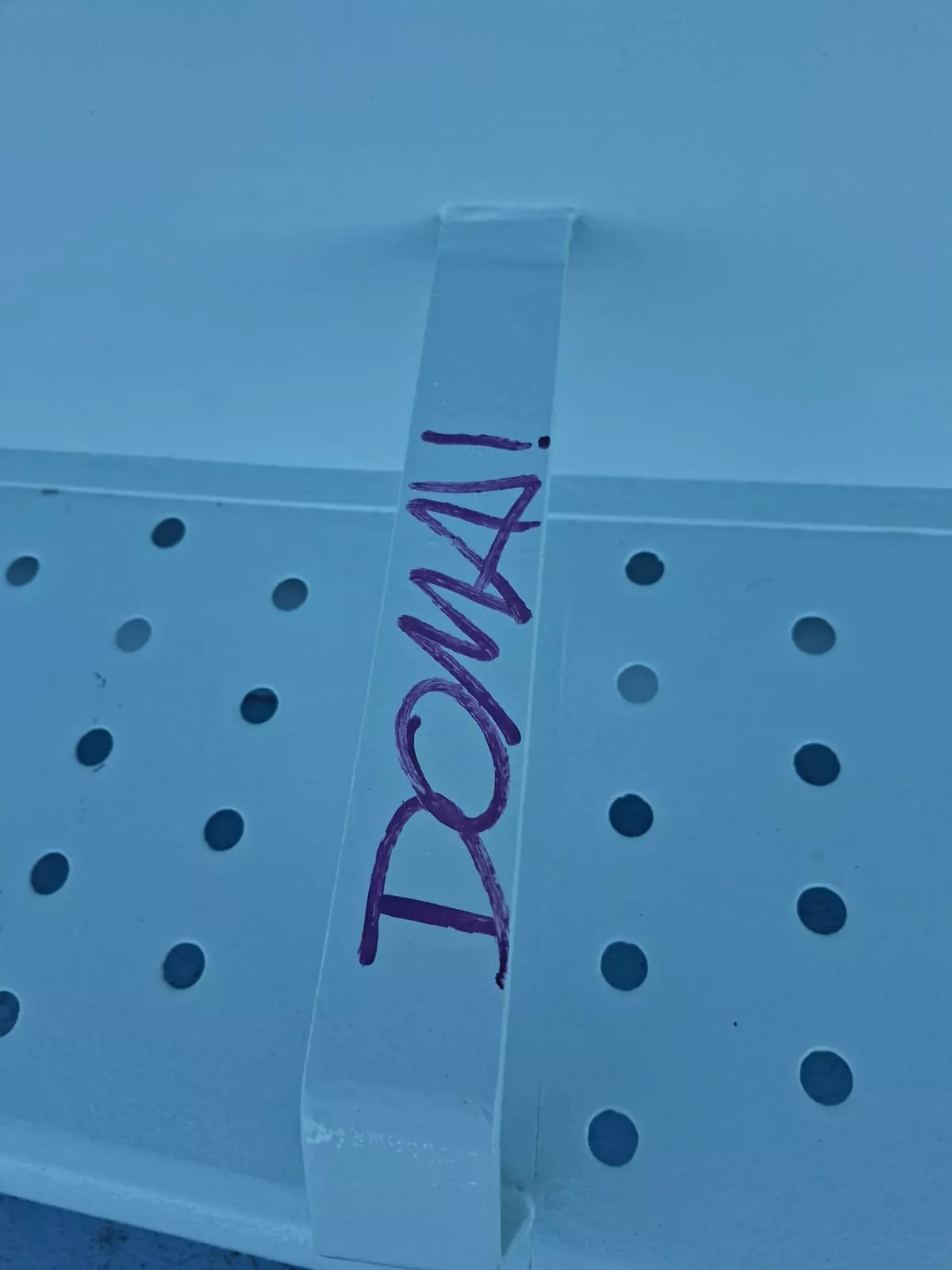 Grafiti con la firma 'Doma' en la pasarela peatonal de Padre Anchieta de La Laguna./ ÁLVARO OLIVER-AH 