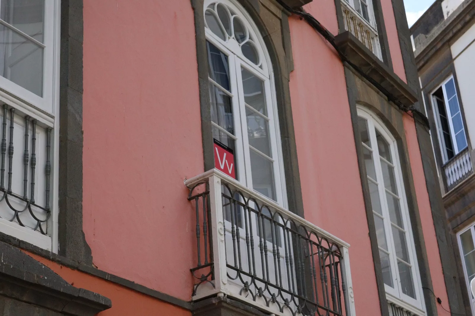 Cartel de una vivienda vacacional en Canarias. / ATLÁNTICO HOY