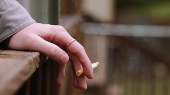Imagen de una persona fumando / PEXELS Imagen de una persona fumando / PEXELS