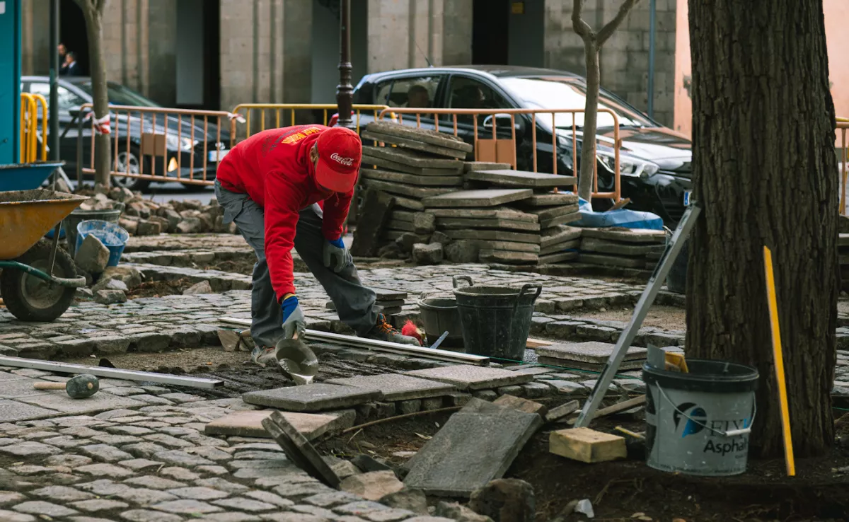 Trabajos de repavimentación en la plaza del Adelantado de La Laguna./ AYTO. LA LAGUNA