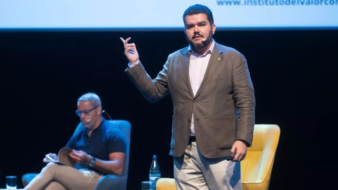 Luis González, presidente del IIVC, durante una ponencia / CEDIDA Luis González, presidente del IIVC, durante una ponencia / CEDIDA