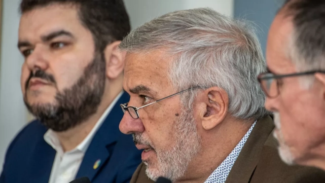 Luis González (izda), presidente del IIVC, junto al rector Lluís Serra / CEDIDA Luis González (izda), presidente del IIVC, junto al rector Lluís Serra / CEDIDA