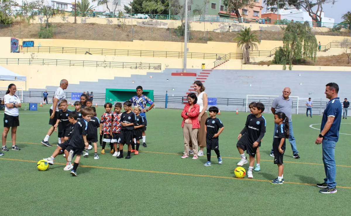 Durante la mañana, los niños y niñas pudieron disfrutar de castillos hinchables, pintacaras, tiro de precisión, entre otras actividades / AYUNTAMIENTO DE LAS PALMAS DE GRAN CANARIA