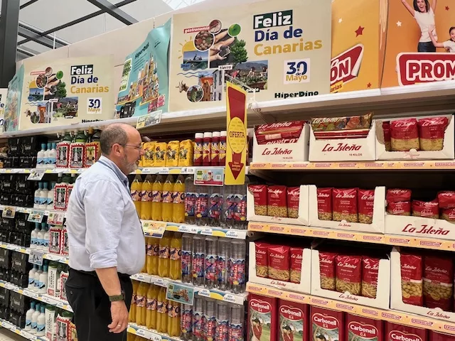 Marcas canarias en tiendas. / HIPERDINO 