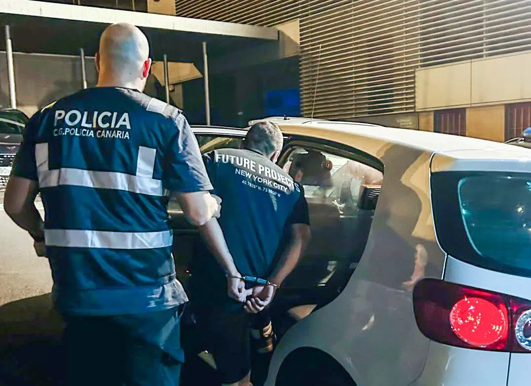 Detenido un fugitivo por ciberdelincuencia. / POLICÍA CANARIA