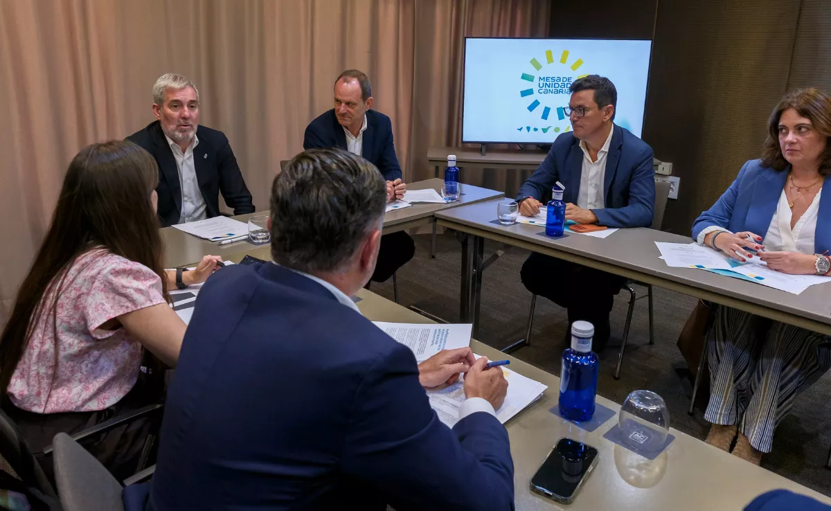 Reunión entre Primero Canarias y Coalición Canaria / EFE