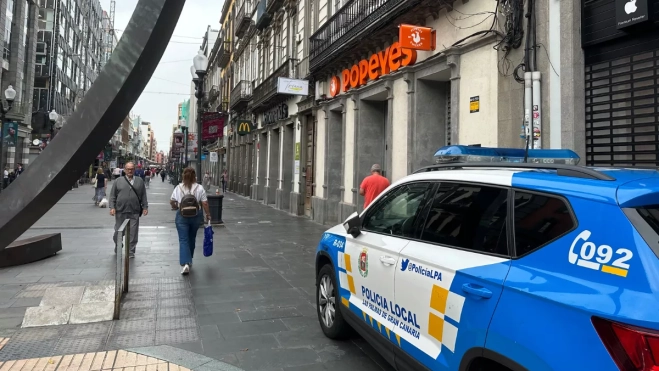 Presencia de la Policía Local en Triana / ATLÁNTICO HOY