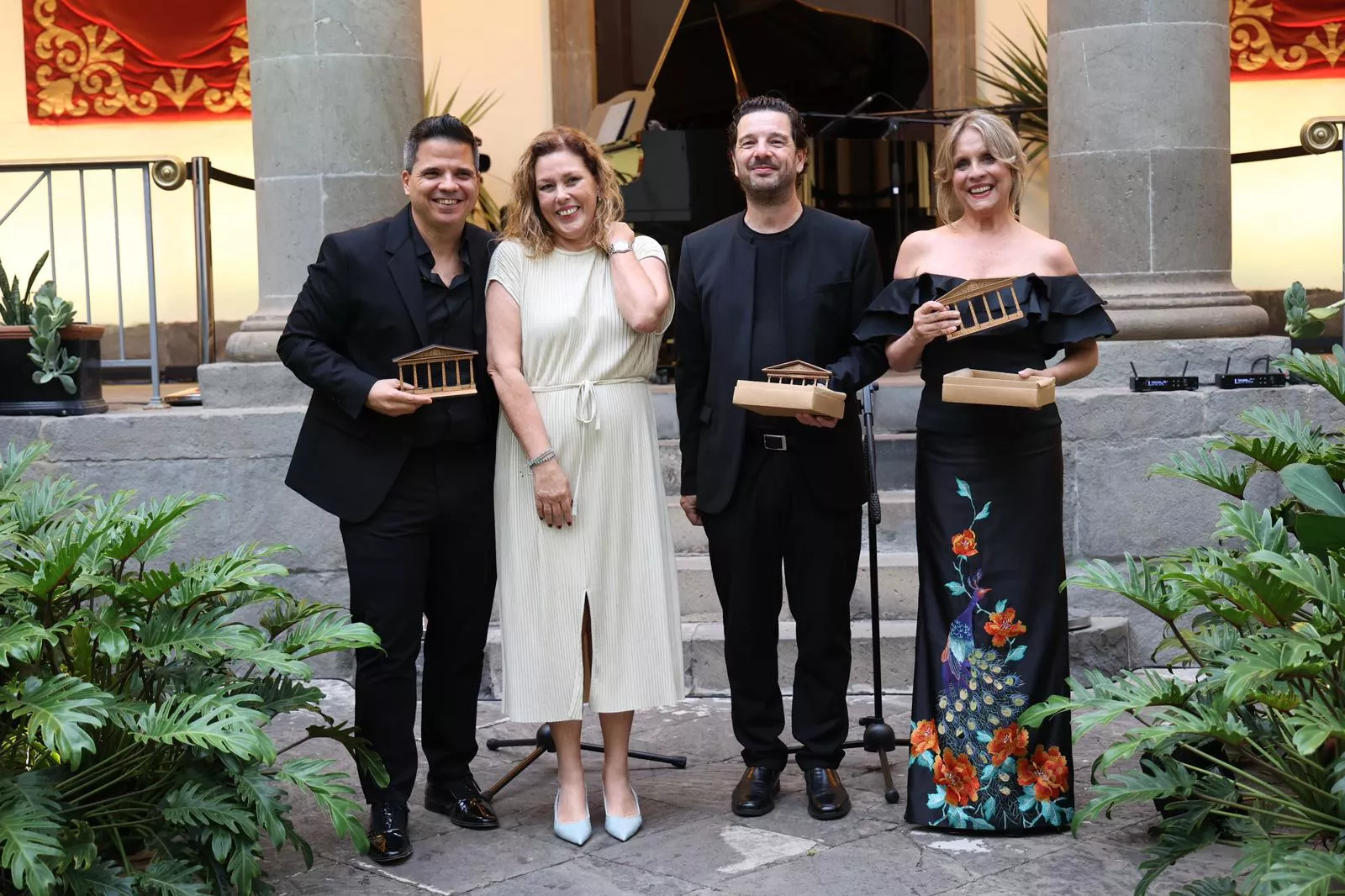 El Parlamento de Canarias se llena de música y emoción en el concierto institucional por el Día de Canarias. AH