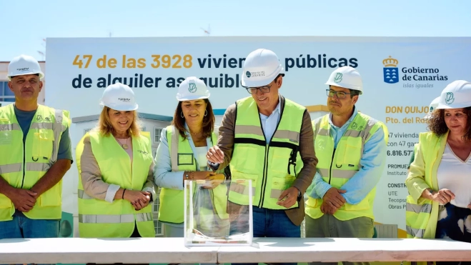 Puesta de la primera piedra de las 47 viviendas de Fuerteventura / GOBIERNO DE CANARIAS Puesta de la primera piedra de las 47 viviendas de Fuerteventura / GOBIERNO DE CANARIAS