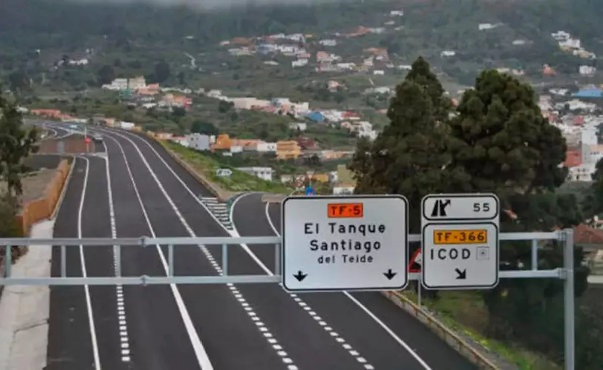 Obra del Anillo Insular de Tenerife a su paso por Icod de los Vinos./ ARCHIVO
