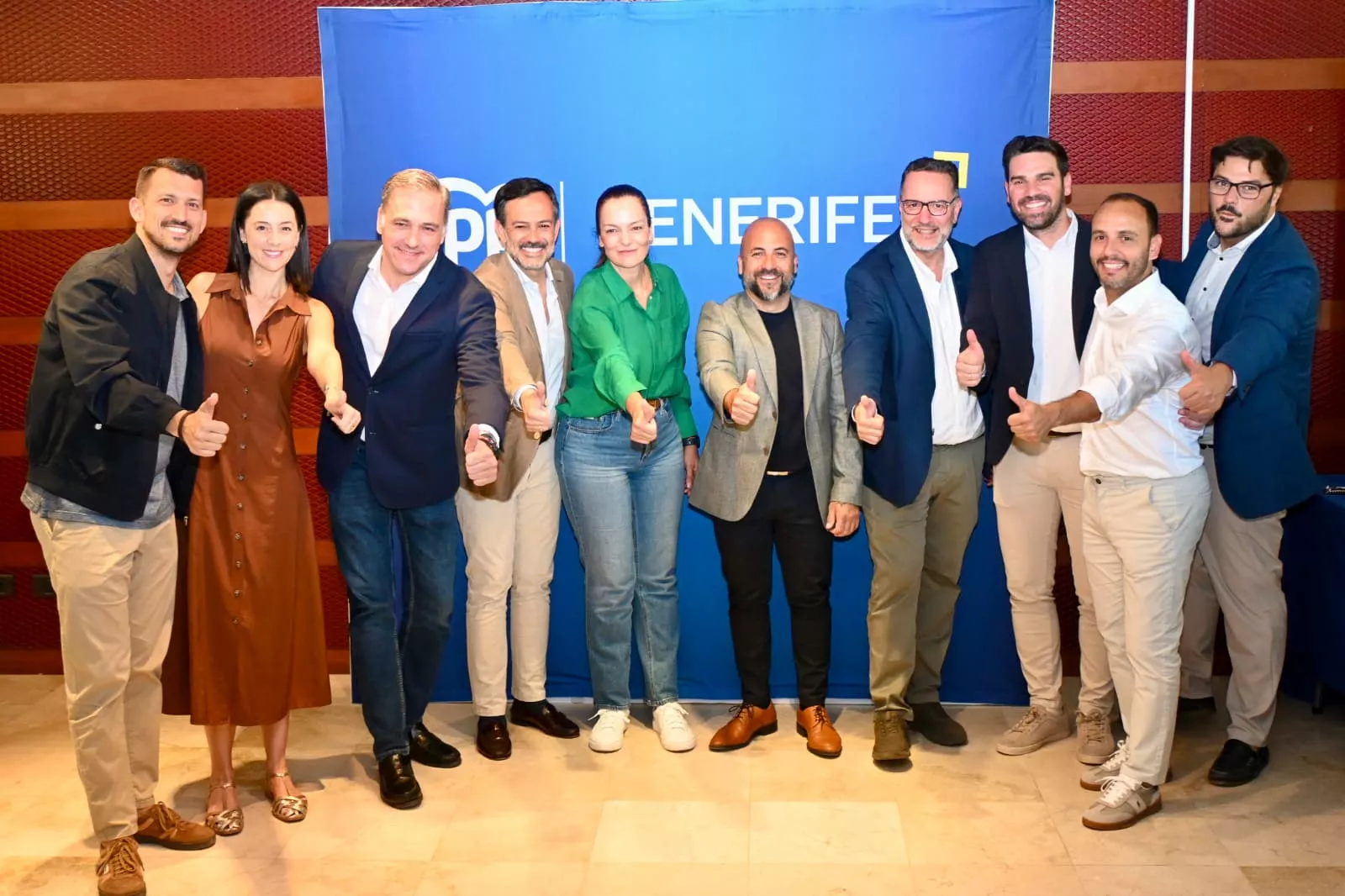 Foto de familia de la asamblea del PP de Arona. AH