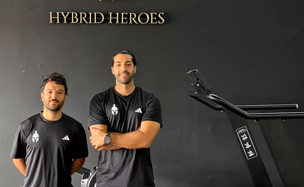 Adrián Delgado y Juanma Varo, socios de Hybrid Heroes, centro de entrenamiento híbrido en Las Palmas de Gran Canaria / ARIADNA MARTÍNEZ - ATLÁNTICO HOY