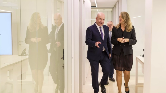 Pedro Ortega, en las oficinas de la Confederación Canaria de Empresarios, junto a Ángela de Miguel, presidenta de CEPYME. / AH Pedro Ortega, en las oficinas de la Confederación Canaria de Empresarios, junto a Ángela de Miguel, presidenta de CEPYME. / AH