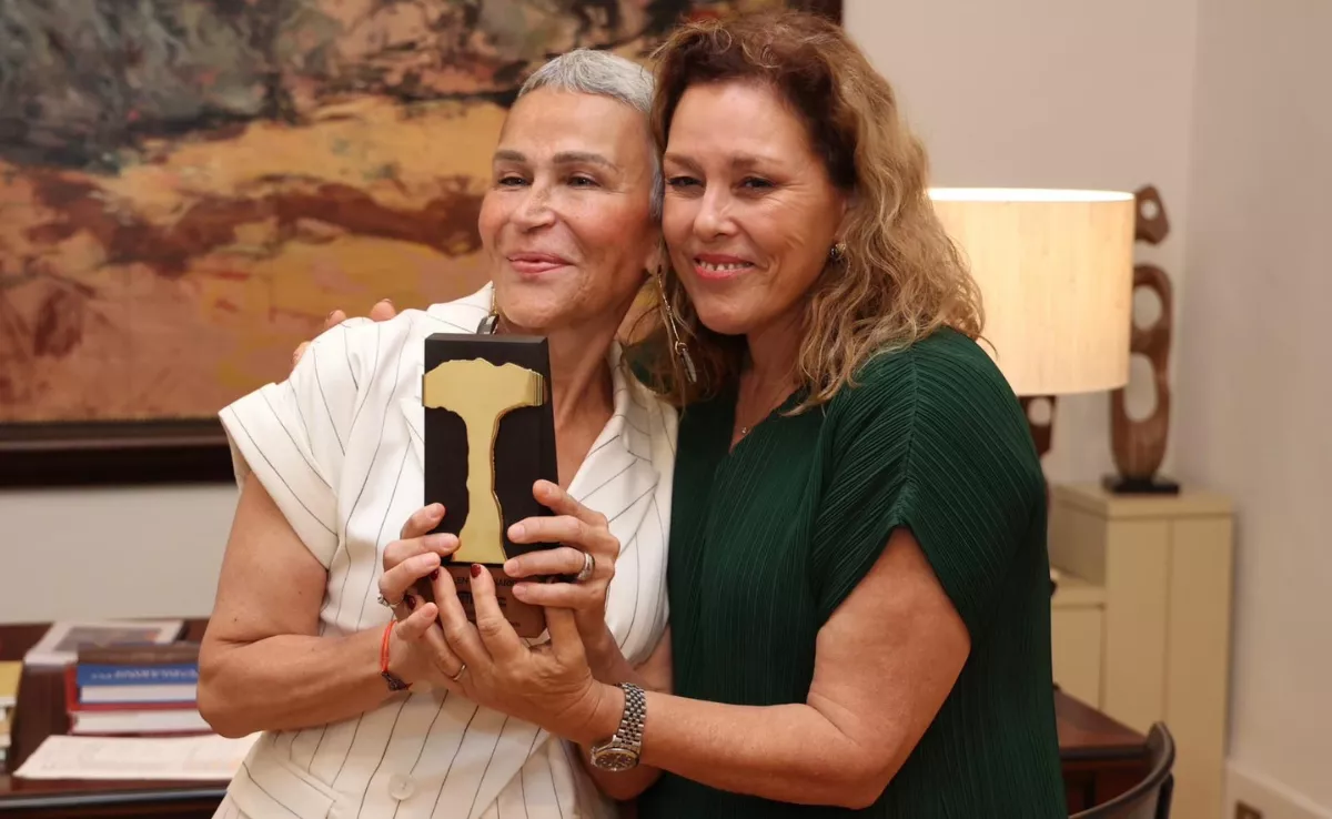 Antonia San Juan y Astrid Pérez / PARLAMENTO DE CANARIAS