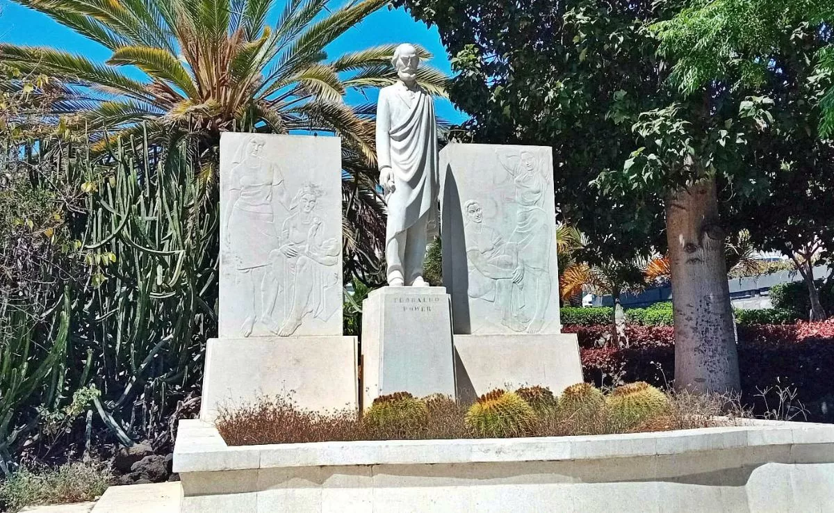 Monumento a Teobaldo Power en la plaza de Los Cantos Canarios|AH