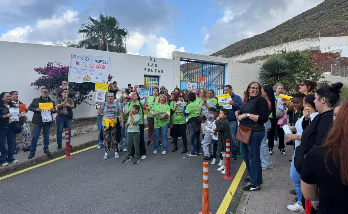 Manifestación en Zárate en defensa de la escuela infantil Las Folías / ASOCIACIÓN VECINAL, SOCIAL Y CULTURAL DE ZÁRATE