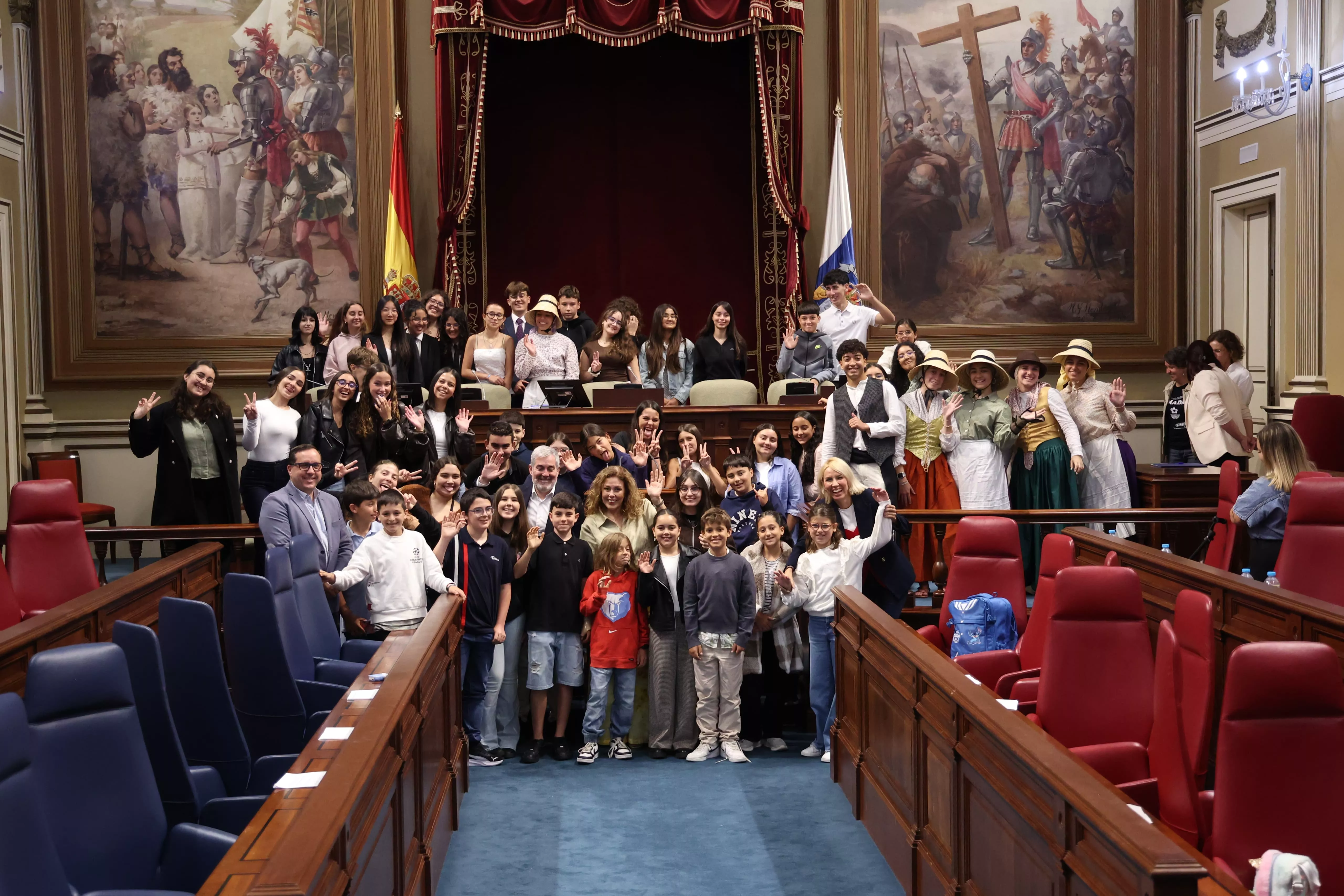 El Parlamento de Canarias acoge el pleno juvenil por la sostenibilidad con alumnado de las ocho islas. / PARLAMENTO DE CANARIAS