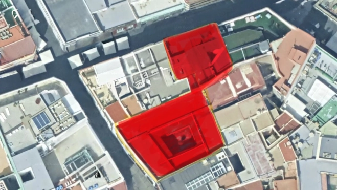 En rojo, los dos edificios que albergarán el nuevo hotel emblemático de Vegueta. / AH