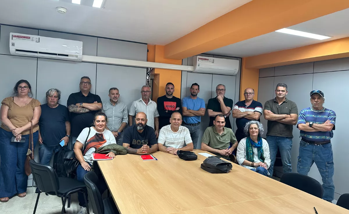 Imagen de los trabajadores durante la reunión con la oposición / ATLÁNTICO HOY - MARCOS MORENO