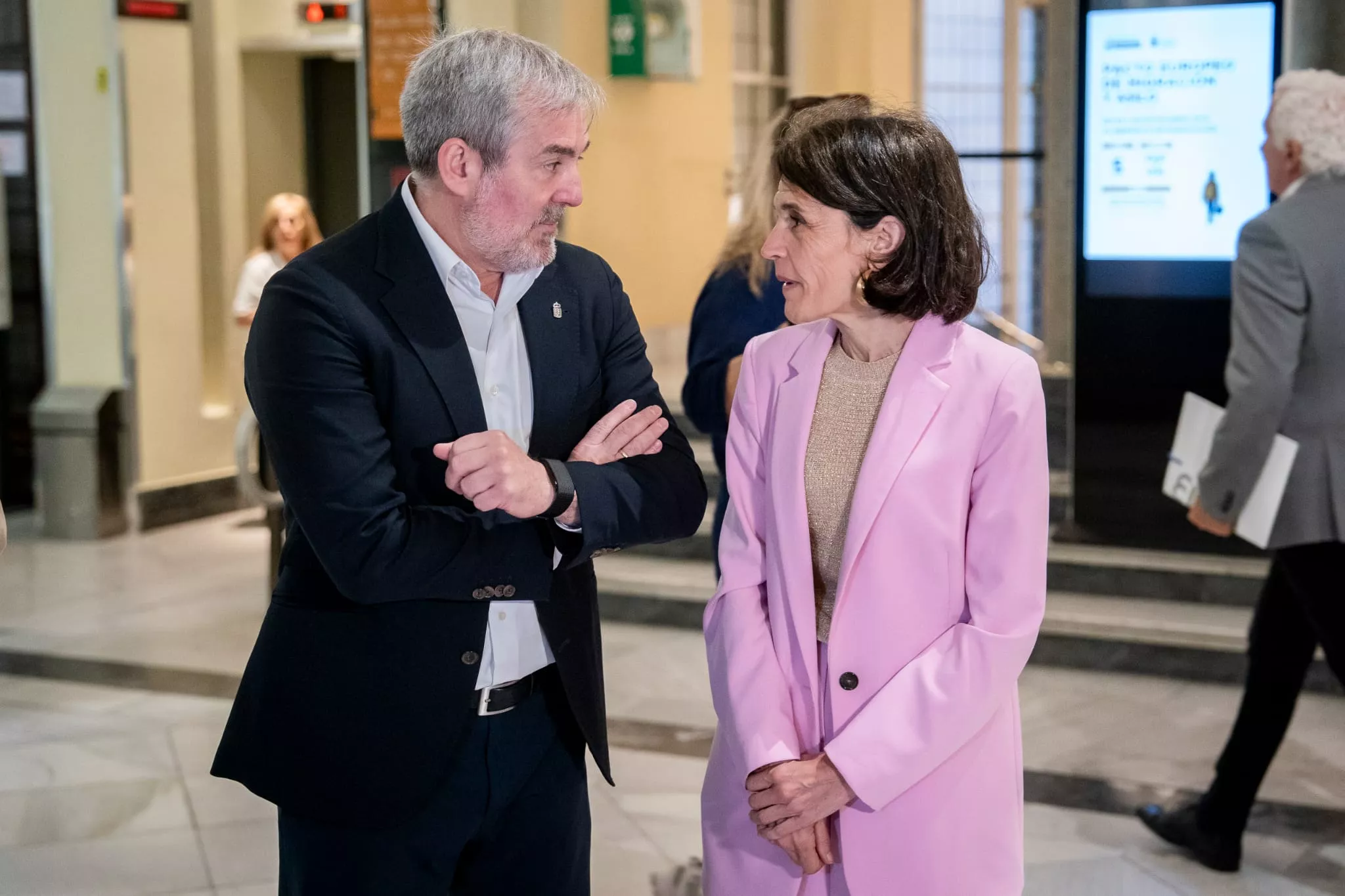 El presidente de Canarias, Fernando Clavijo, y la consejera vasca de Bienestar, Juventud y Reto Demográfico, Nerea Melgosa. / GOBIERNO DE CANARIAS