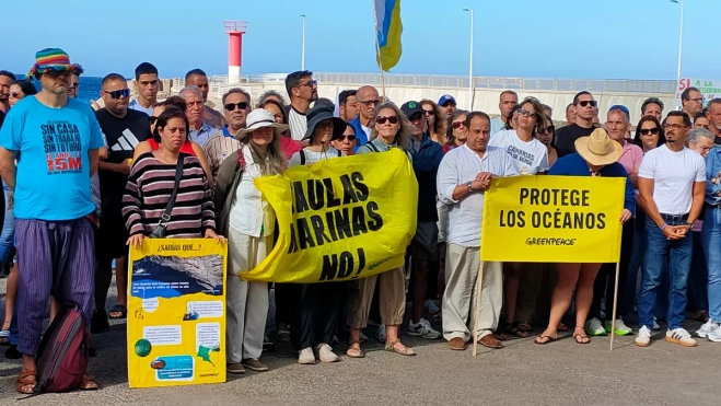 El pueblo de La Aldea se manifiesta por los posibles impactos ambientales de las jaulas marinas / GREENPEACE El pueblo de La Aldea se manifiesta por los posibles impactos ambientales de las jaulas marinas / GREENPEACE