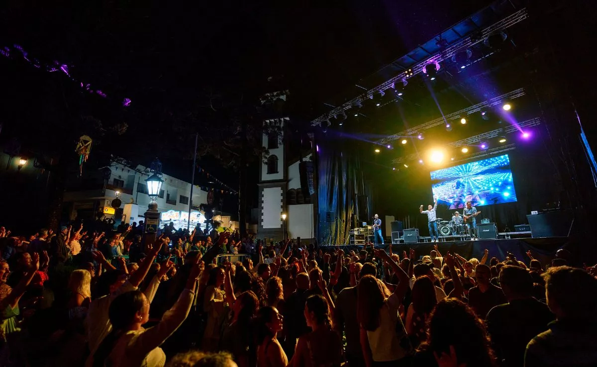 El escenario reunió a Maldita EGB, el tributo a Queen de The Miracle Band, Los Salvapantallas y Furia Joven / AYUNTAMIENTO DE MOYA