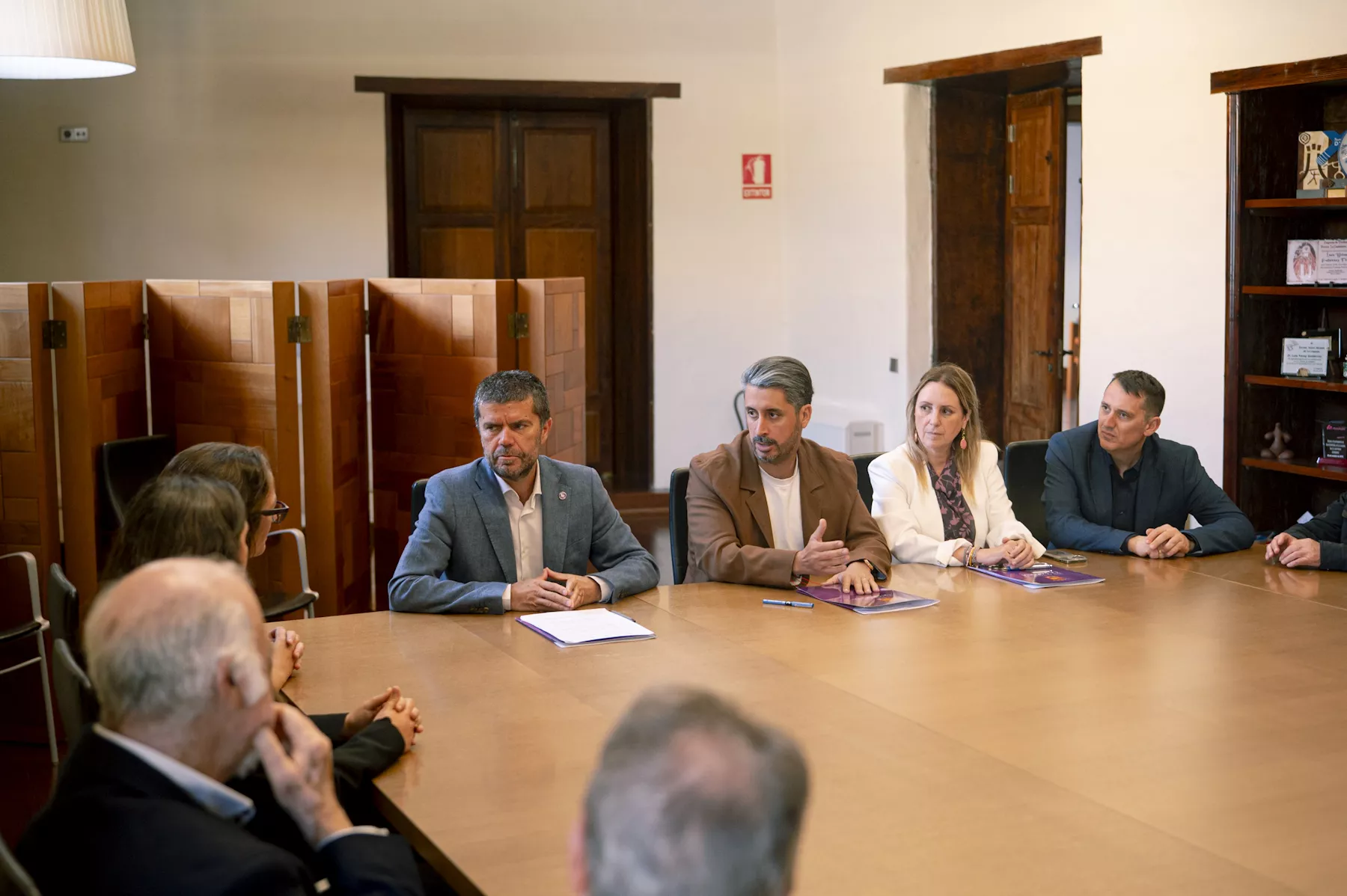 Firma del convenio entre el Ayuntamiento de La Laguna y la ULL para restaurar la escultura de Padre Anchieta. / AYUNTAMIENTO DE LA LAGUNA