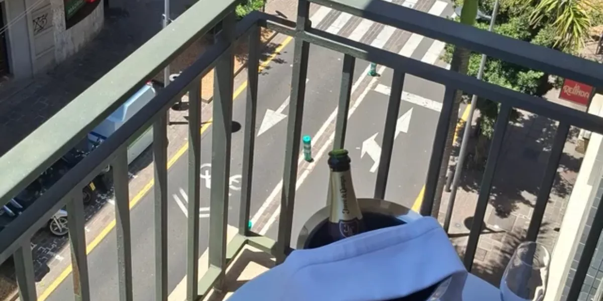 Imagen de uno de los balcones ofertados en plataformas de compraventa entre particulares / WALLAPOP