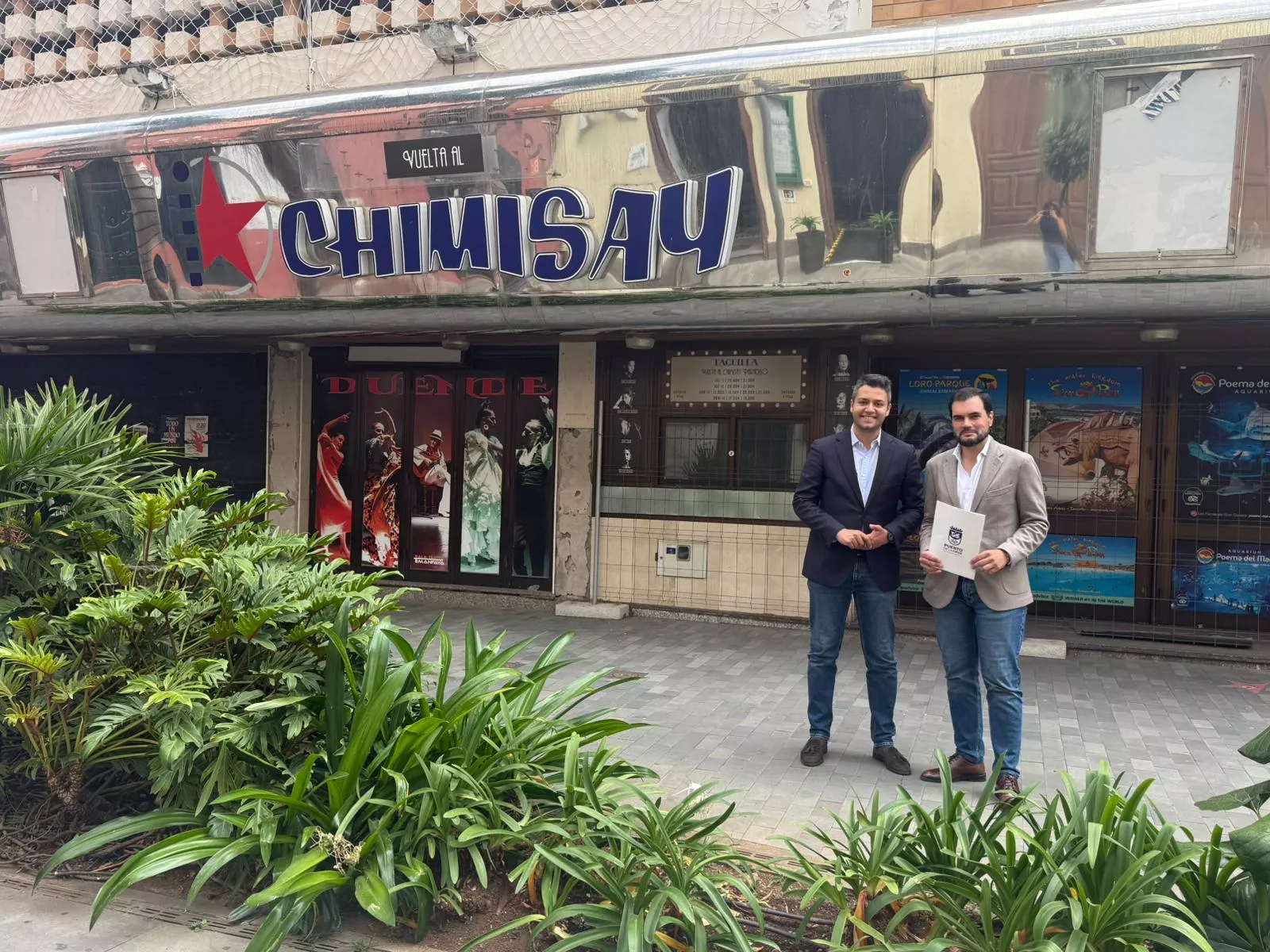 El alcalde de Puerto de la Cruz, Leopoldo Afonso, y el concejal de Contratación Pública, Pedro Antonio Campos. / CEDIDA
