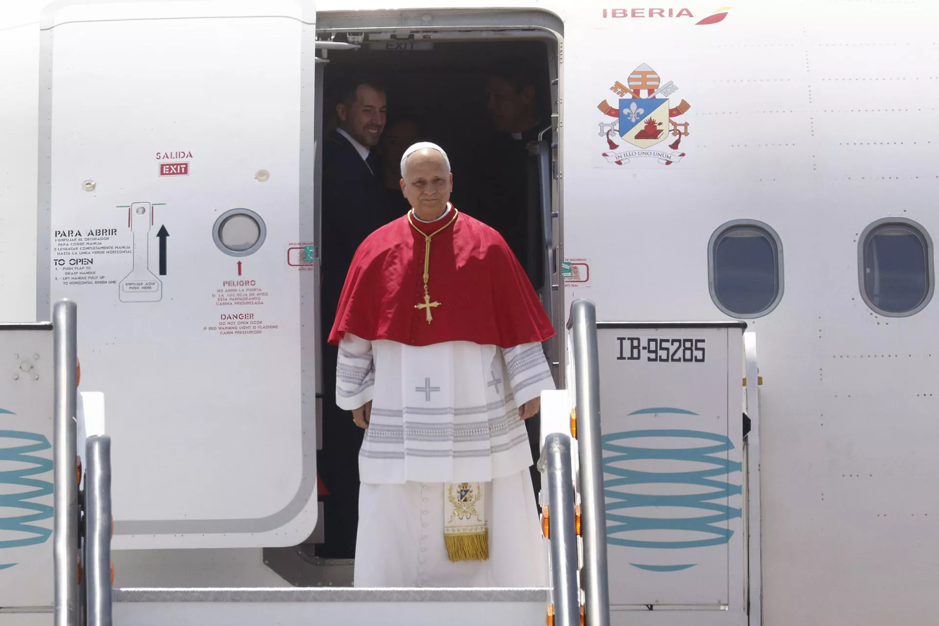 El papa León XIV a su llegada al aeropuerto de El Prat en Barcelona, este martes./ EFE-QUIQUE GARCÍA