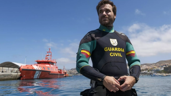 Las diferentes unidades de la Guardia Civil encargados de velar por la seguridad del papa León XIV ultiman todos los detalles y comprueban que todo esté en orden. / EFE - ÁNGEL MEDINA G.