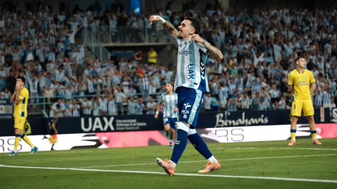 Joaquín celebra el empate del Málaga CF. / GREGORIO MARRERO-EFE Joaquín celebra el empate del Málaga CF. / GREGORIO MARRERO-EFE