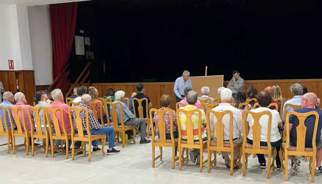 Reunión del Ayuntamiento de Tías con vecinos. / AYUNTAMIENTO DE TÍAS