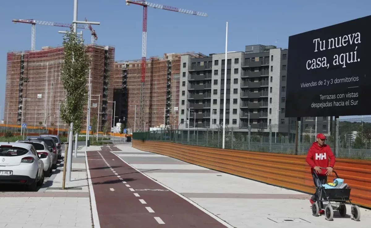 Imagen de unas viviendas en construcción / EFE