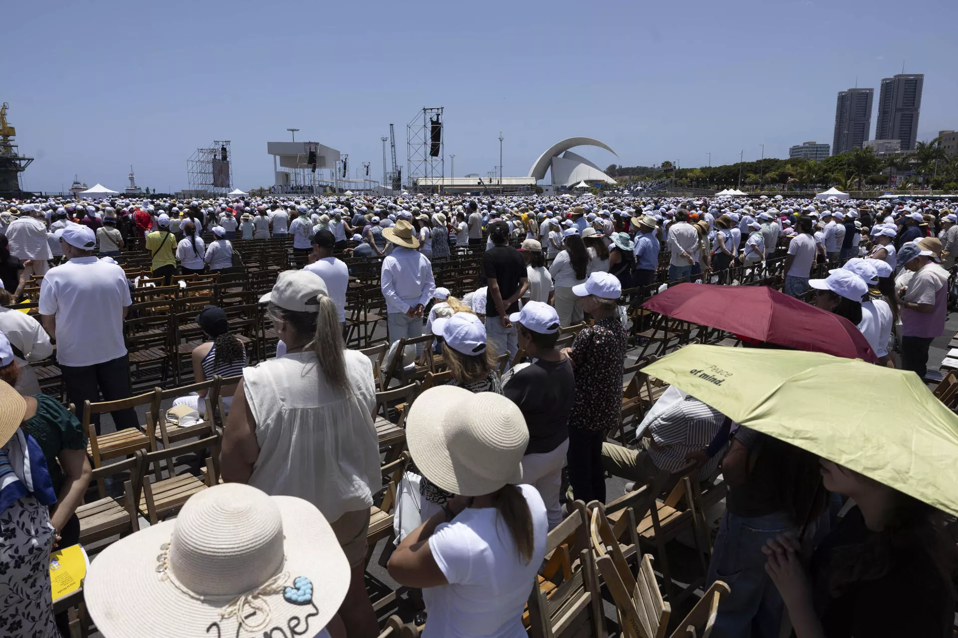 Misa que ofició el papa León XIV en el puerto de Santa Cruz de Tenerife en su último día de viaje a España. / EFE - MIGUEL BARRETO