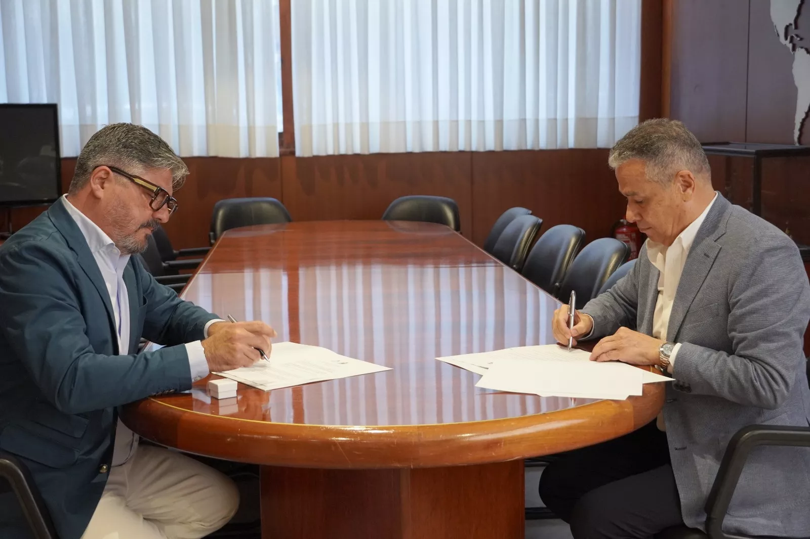 Firma del convenio entre Lopesan Hotel Group y el Real Club Náutico de Gran Canaria. / CEDIDA