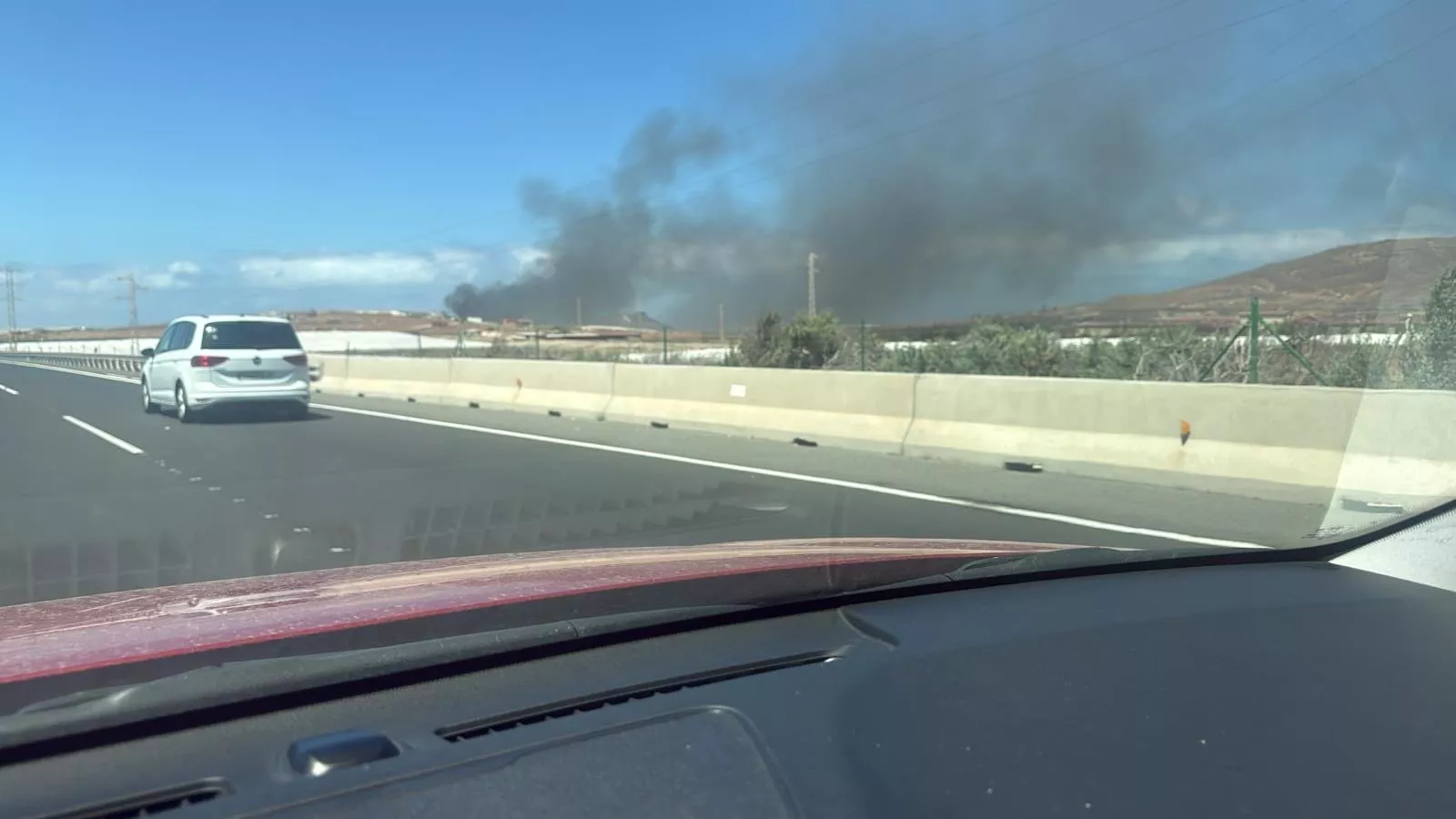 Incendio en unos invernaderos en Agüimes. / LA RADIO CANARIA