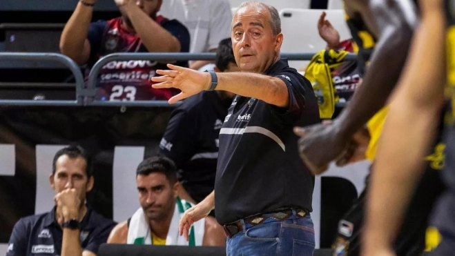 Imagen de Txus Vidorreta, extécnico del CB Canarias / EFE - MIGUEL BARRETO