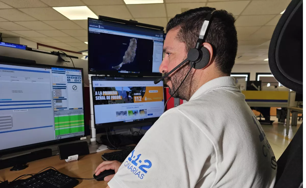 Un trabajador del 112 Canarias / 112 CANARIAS