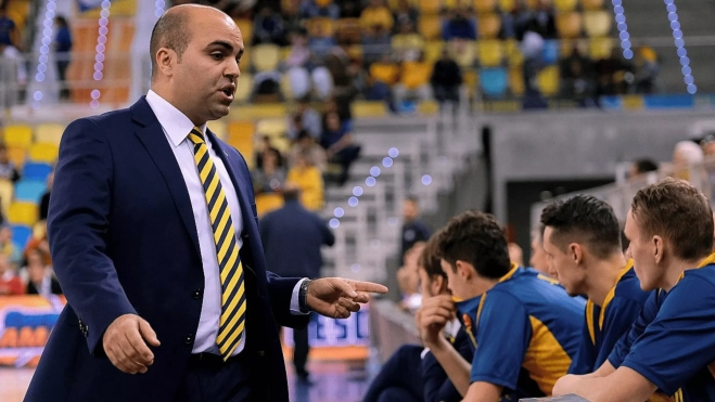 Víctor García, durante un partido del Granca en el Arena. / EFE Víctor García, durante un partido del Granca en el Arena. / EFE