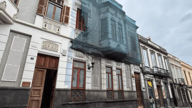 Fachada de la antigua sede de Coalición Canaria en el número 24 de la calle Buenos Aires de Las Palmas de Gran Canaria. / AH Fachada de la antigua sede de Coalición Canaria en el número 24 de la calle Buenos Aires de Las Palmas de Gran Canaria. / AH