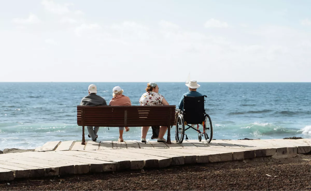 Un grupo de personas en un banco en una de las islas. IMAGEN DE LA RED 