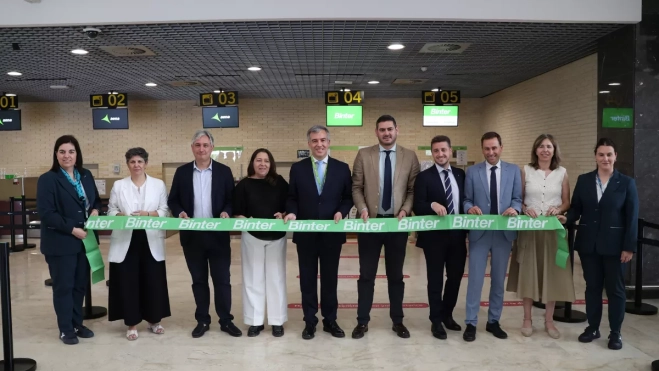 Representantes públicos en la inauguración del vuelo / BINTER Representantes públicos en la inauguración del vuelo / BINTER