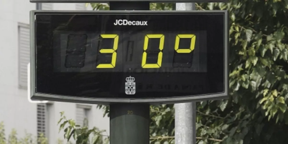 Imagen de un termómetro que marca los 30 grados / ARCHIVO